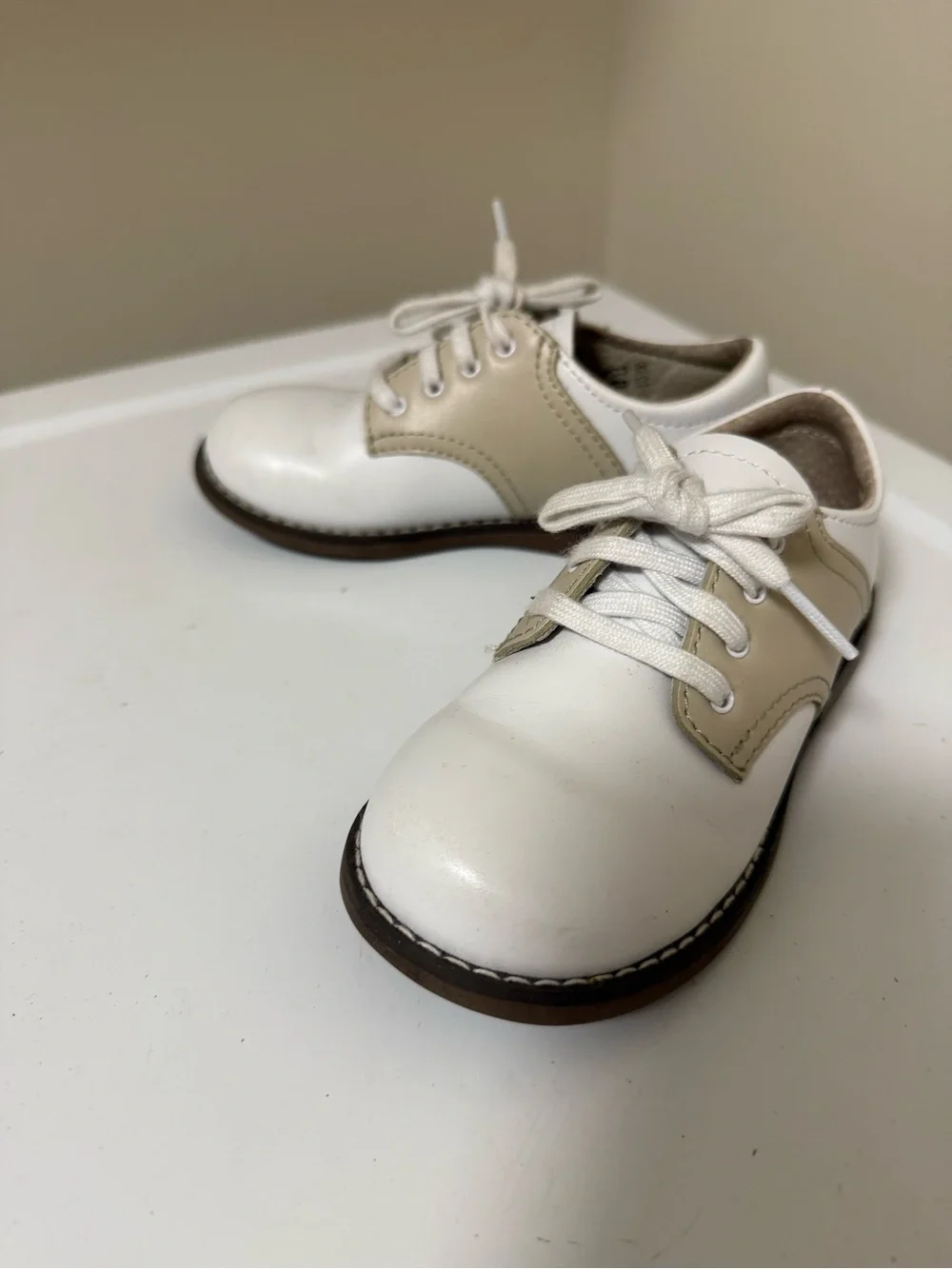Footmates Kids Two-Tone White and Tan Saddle Lace-Up Shoes